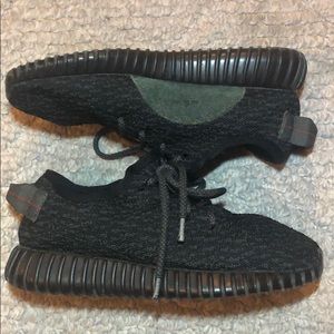 ❣️SOLD❣️Yeezy Adidas 350 Boost in Pirate Black